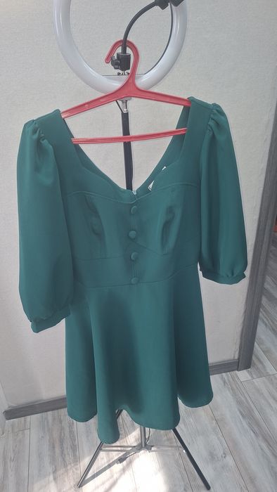 Продам платье изумрудного цвета