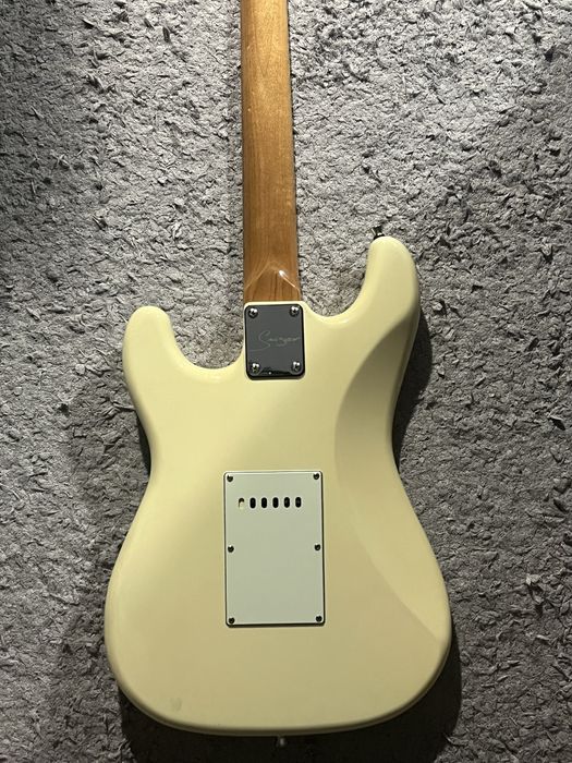 Электрогитара и комбоусилитель Smiger