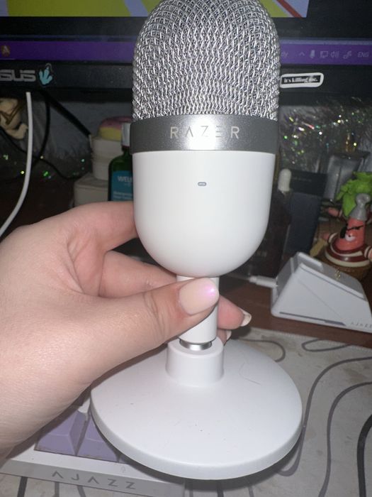 Микрофон Razer Seiren Mini белый
