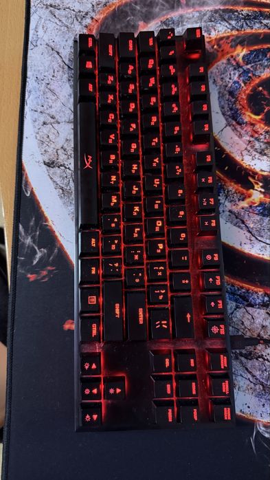 Продаю игровую клавиатуру hyper x