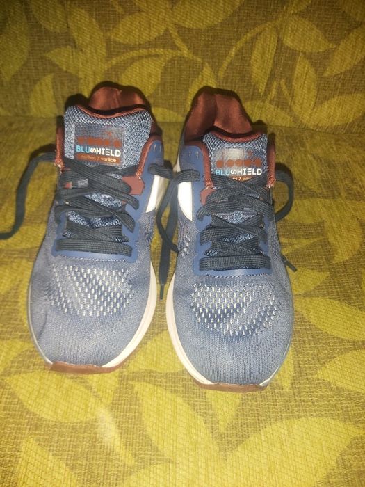 Маратонки HOKA, Nеw Balance и Diadora