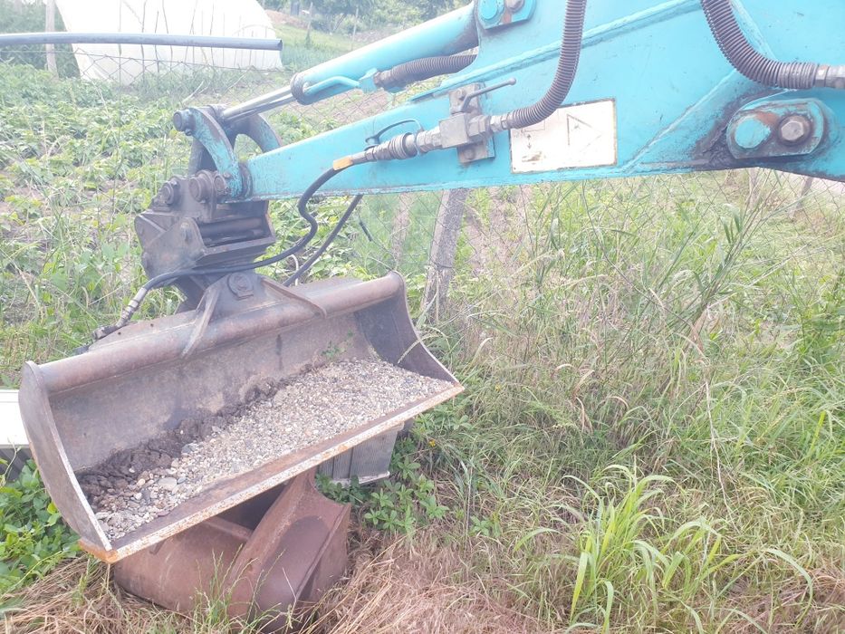 Vând miniexcavator în stare foarte buna