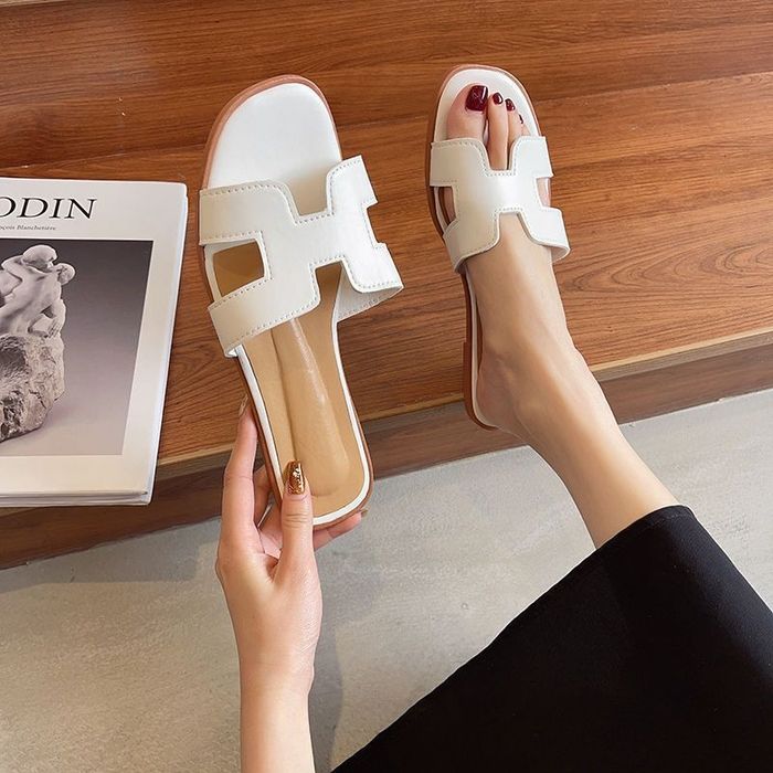 Шлепанцы разных светов