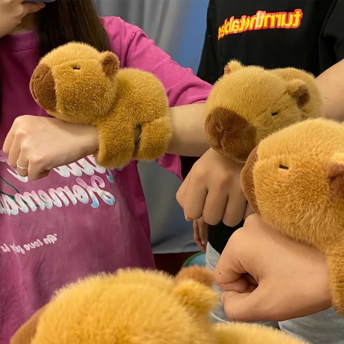 Плюшена играчка Капибара Гривна, Плюшена гривна Капибара