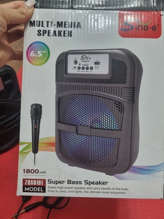 Колонка караоке с микрофоном