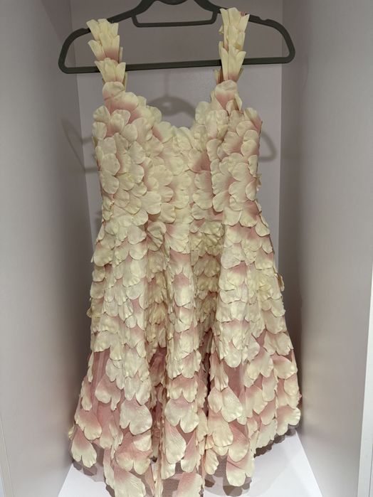 Дамска рокля в бежово и розово