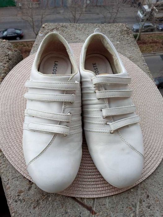 Adidasi piele Lacoste, mar. 39½, UK 6 (28.5 cm) made in Indonesia.