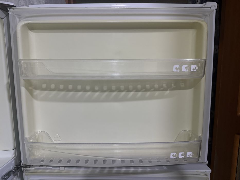 Продам холодильник  (2011 г.)