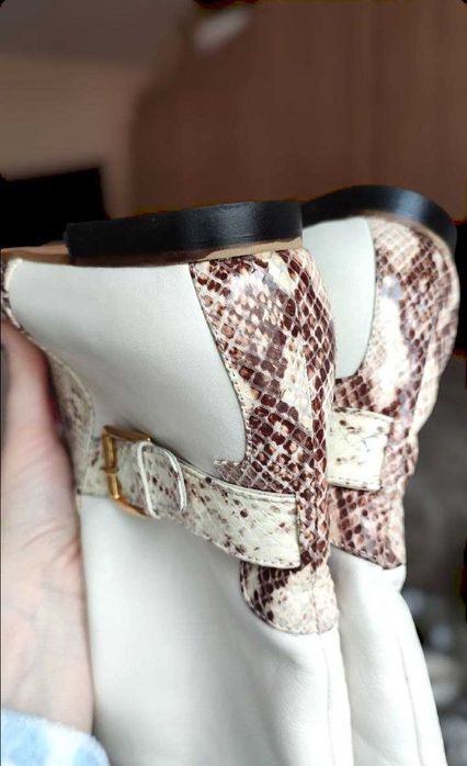 Кожени ботуши Bate 38.5 млечен цвят с вложки от змийска кожа