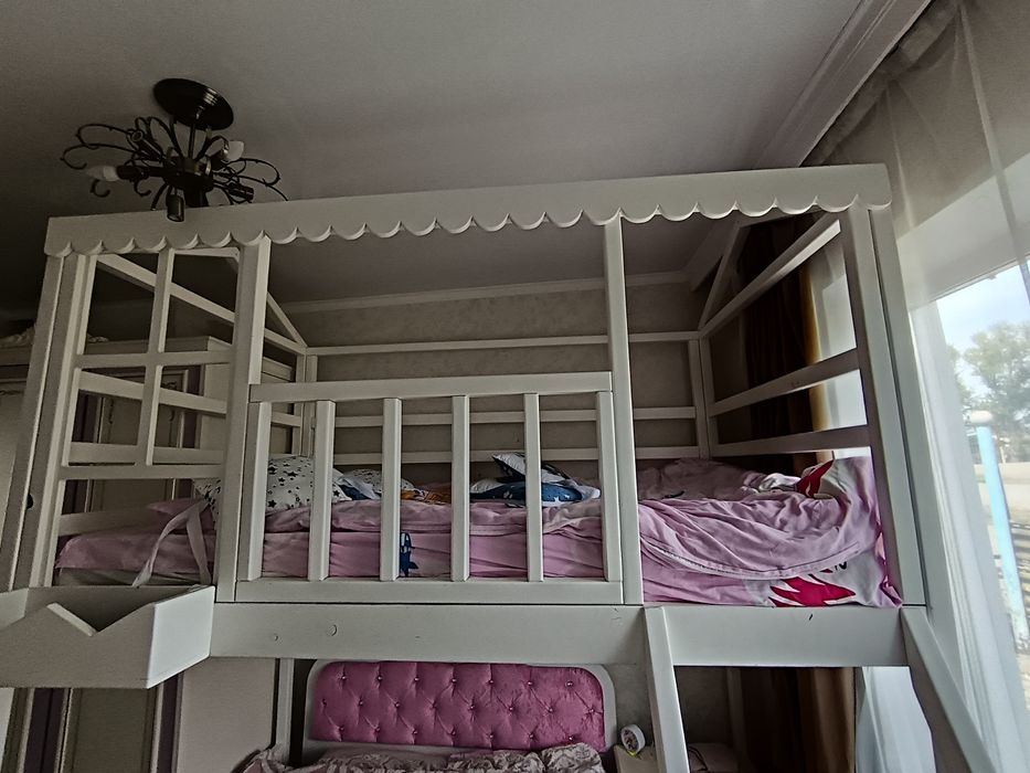 Двухъярусная кровать