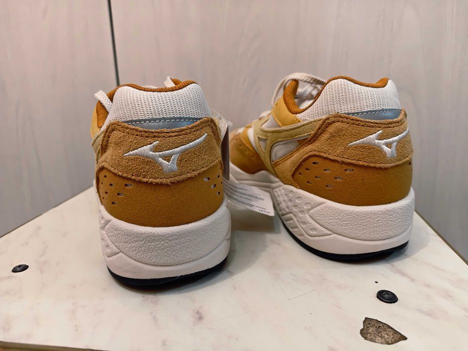 кроссовки Mizuno Contender