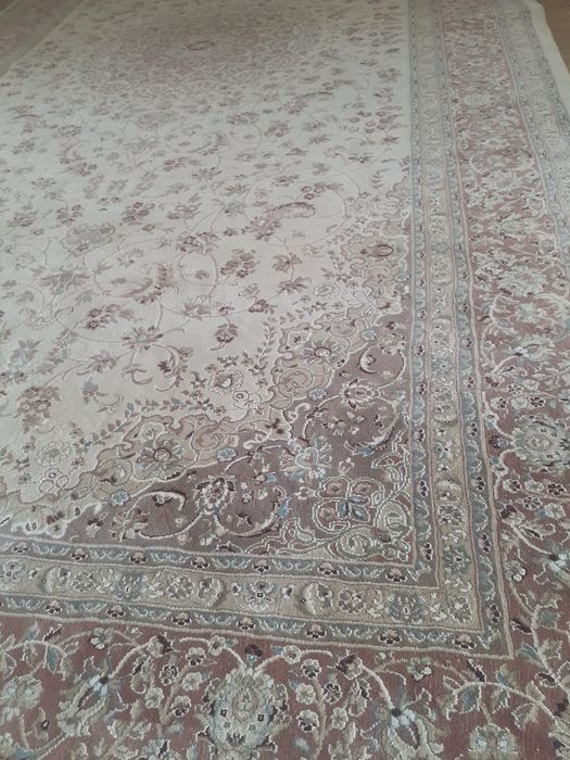 Почти новый ковер