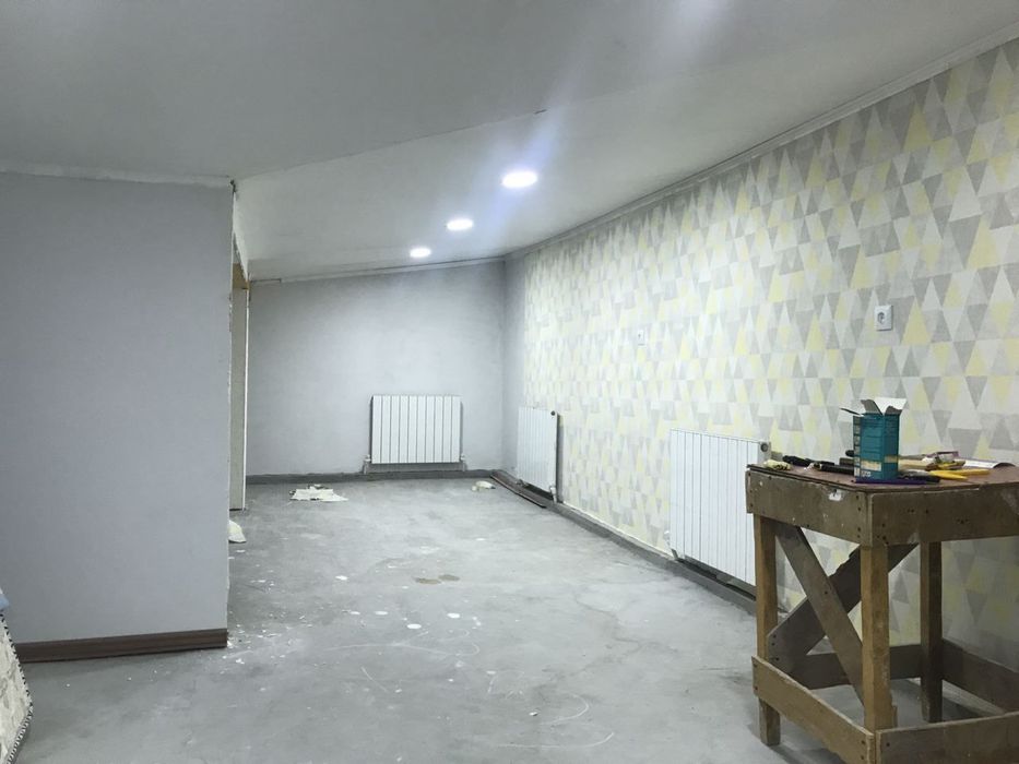 Srochna uy sotiladi 3 hona 90kv + 70.. 5 etajlik dom 5 etaji,