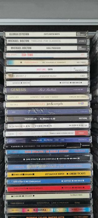 150 CD-URI muzica diversa , originale provenienta UK si Germania case de discuri cunoscute impreuna cu case de transport