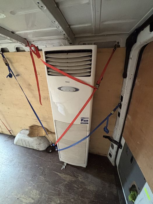 Продава се колонен климатик Haier – мощен, професионален клас