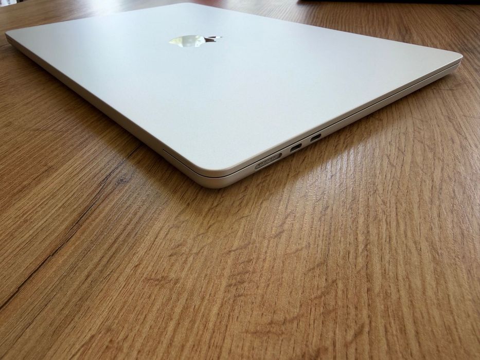 MacBook Air 15" M2 Chip 8-CPU, 10-GPU, 8GB RAM, 256SSD