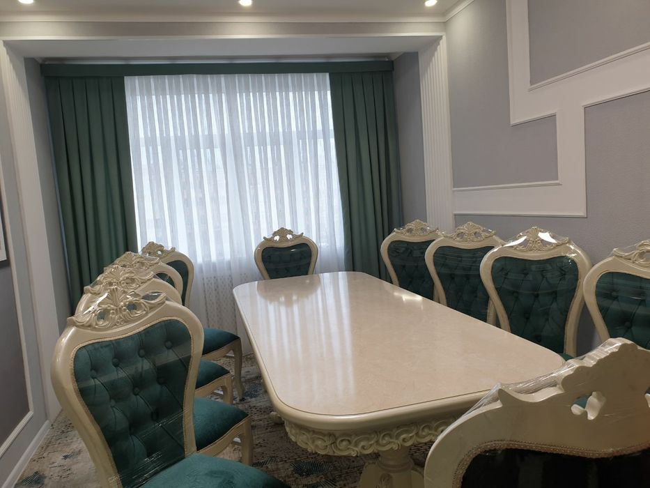 Срочно продаётся стол стулья в идеальном состоянии