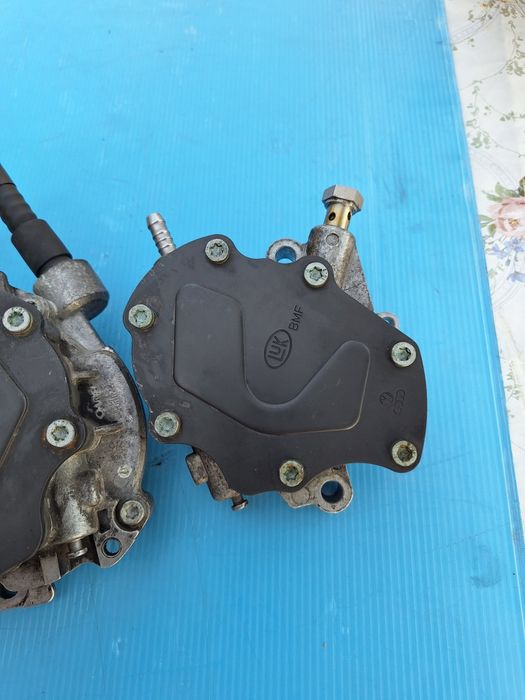 Горивна помпа здрава права VW Touareg 5.0тди без луфт и теч само