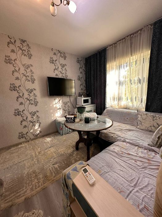 Продаю 1/4/4 на массиве Ахмад Югнакий, бывшее общежитие