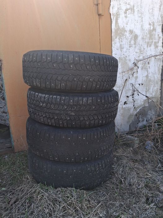 Продам зимнии шины