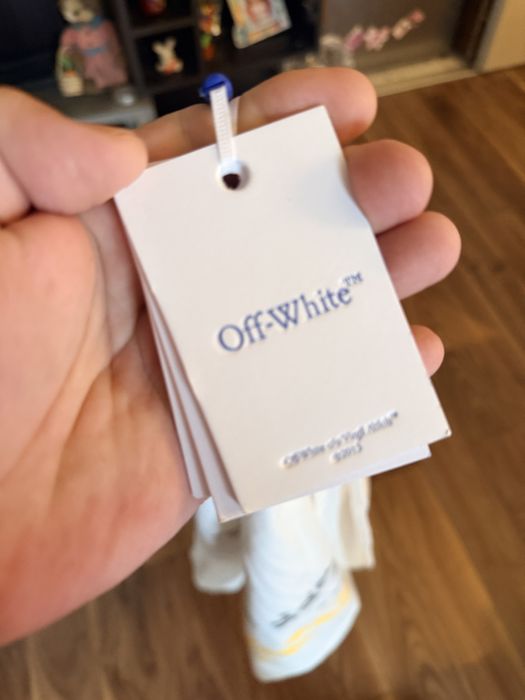 Tricou off White nou marimea XL primit cadou, imi este mic, pret 300 l