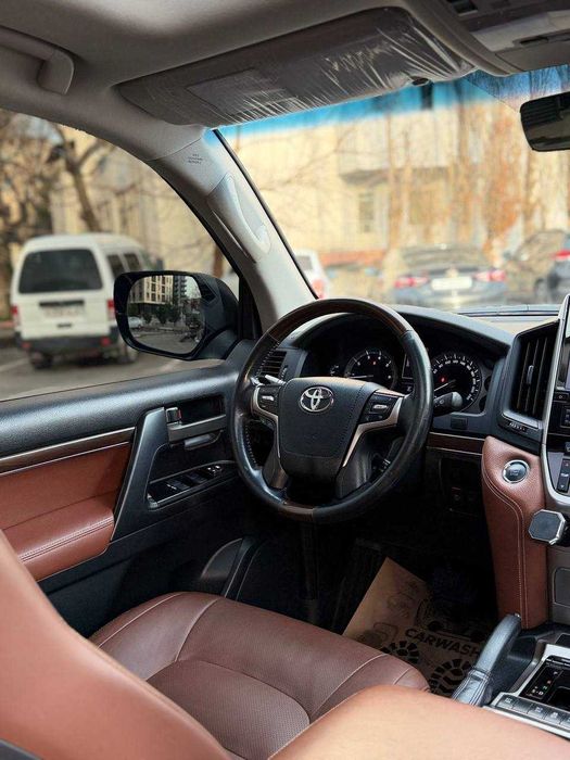 Sotuvda Toyota Land Cruiser 200