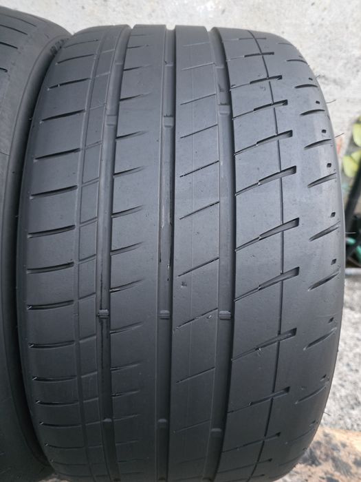 Vând două anvelope de vara Bridgestone Potenza  275 30 20 dot 1121