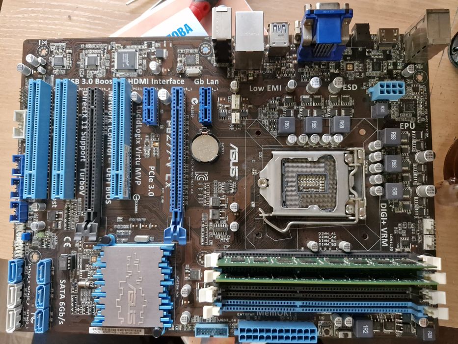 Материнская плата Asus P8Z77-V LX + две планки по 8GB ОЗУ DDR3 1600mhz