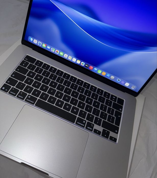 MacBook Air 15”M4 (2025) -24GB RAM/ 512GB SSD