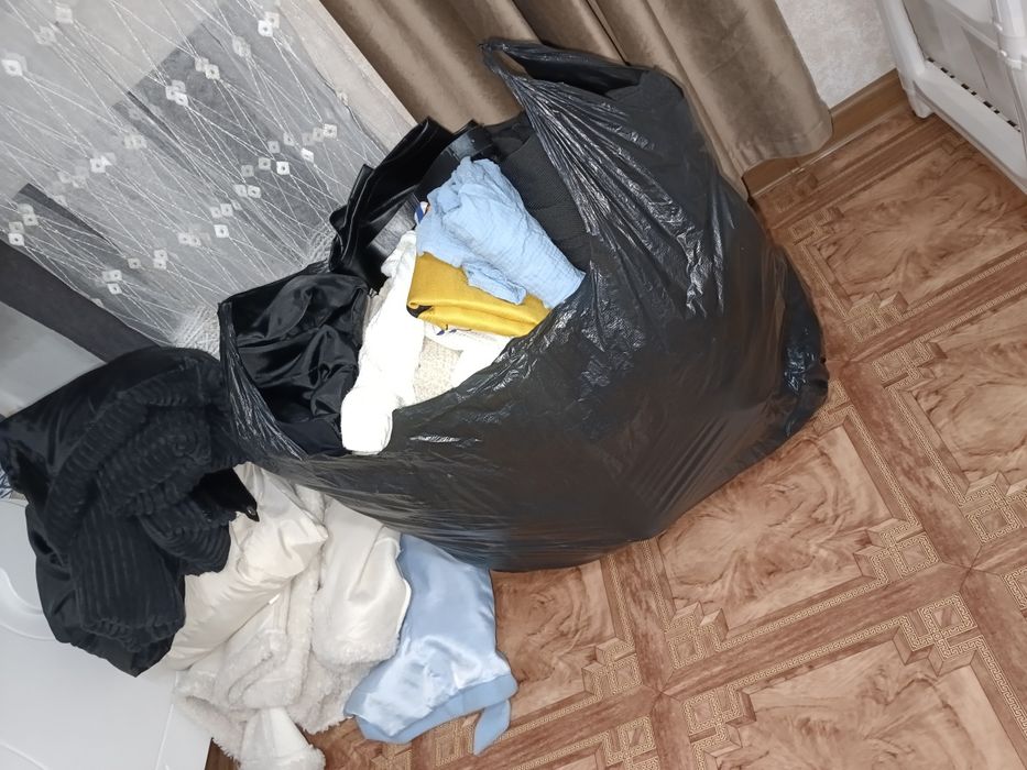Пакет вещей обуви огромный