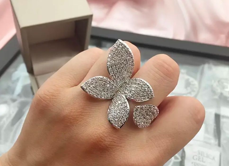 Блестящо колие циркони