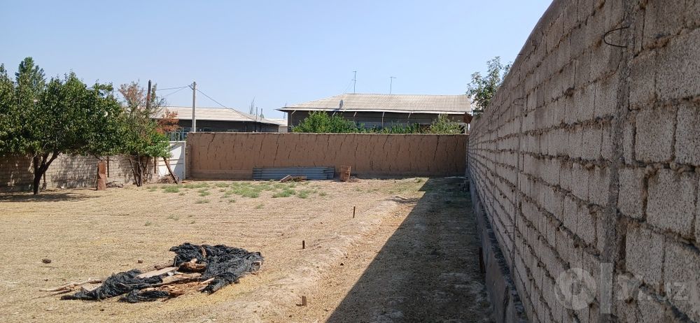 Yer sotiladi nazarbek tarnov riprom kocha 8 sotok 20×40 tarsavoyda