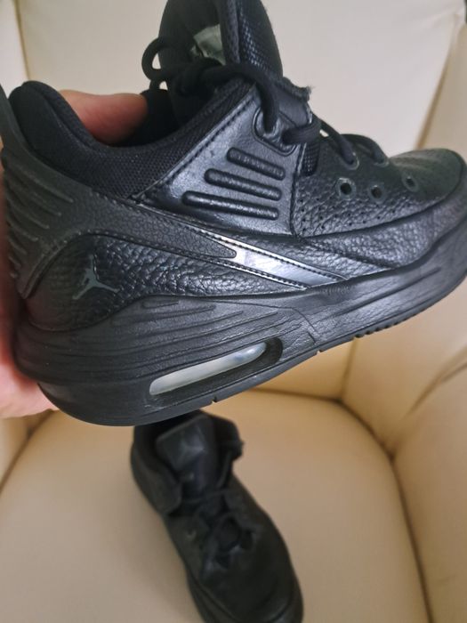 Adidasi sport Nike Air nr 35 impecabili din piele