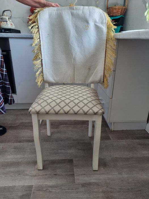 Стулья белые 5шт.