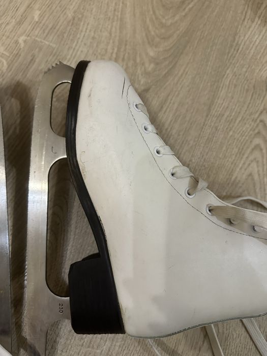 Коньки белые женские