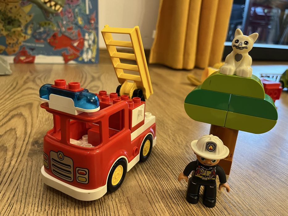LEGO DUPLO - Camion de pompieri 10901, 21 piese