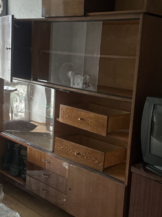 Отдам даром сервант. Самовывоз