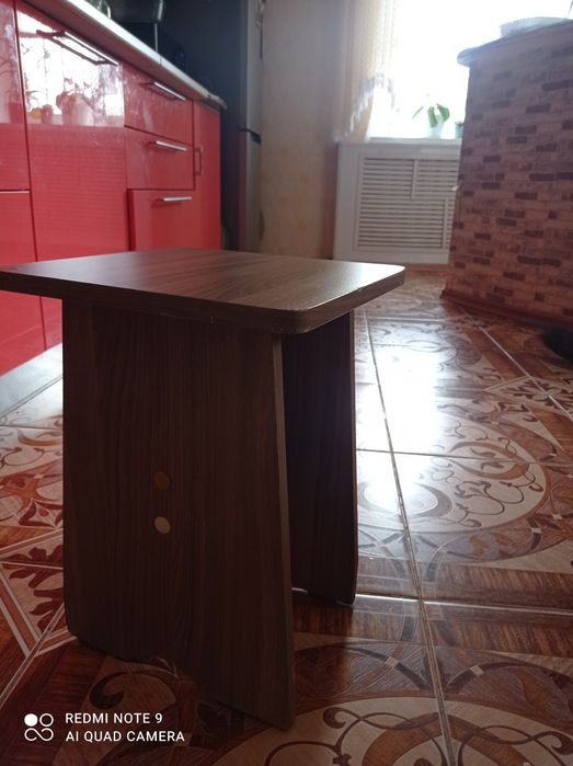 Табурет деревянный