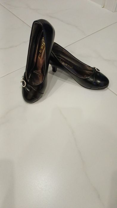 Обувь в хорошем состоянии размер 34-35, туфли женские, сланцы, кеды