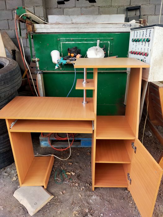 Продам компьютерный стол