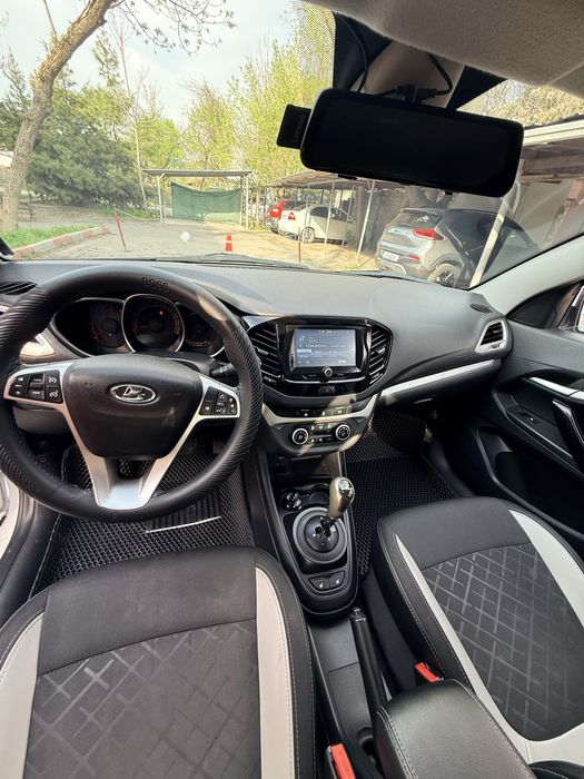 Продается Lada Vesta SW Cross. Родная краска