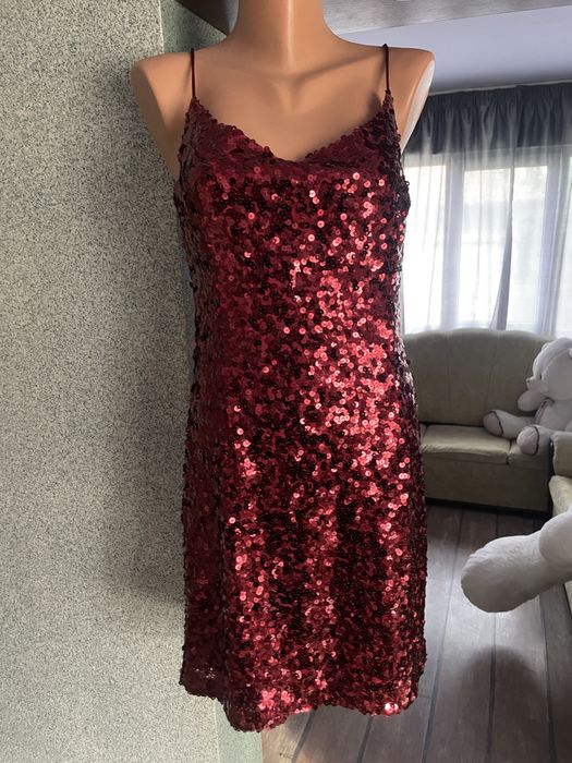 Елегантна рокля с пайети