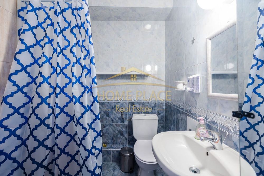 Четиристаен апартамент в близост до Община Варна.