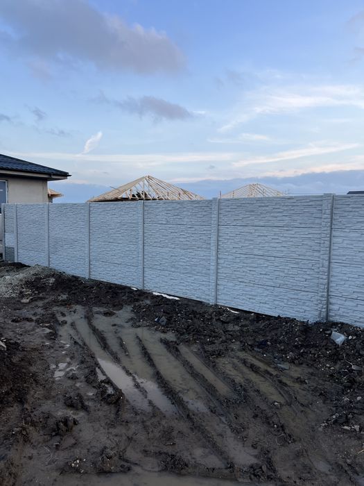 Gard beton din placi