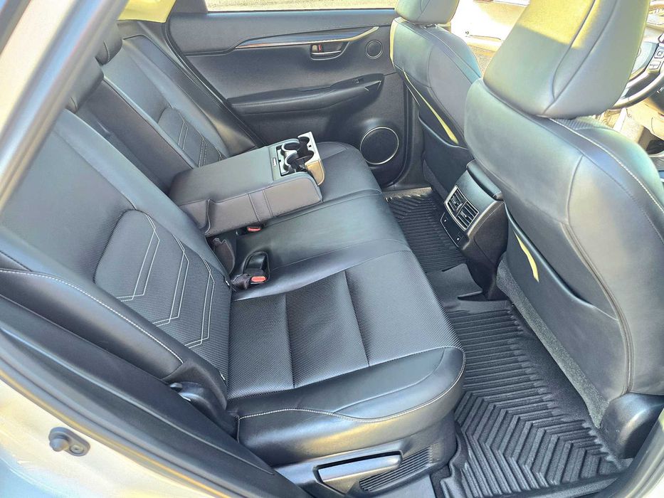 Продавам  Lexus NX 300h 4x4