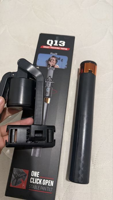 smart tracking tripod