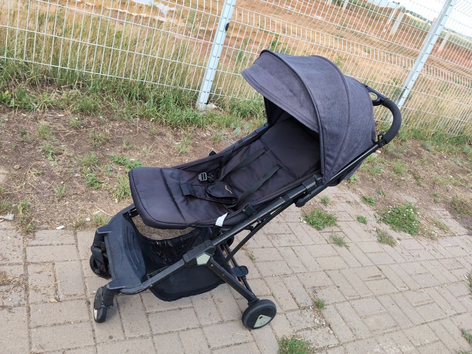 Продам прогулочную коляску