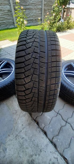 Vând anvelope iarna 245/45/18