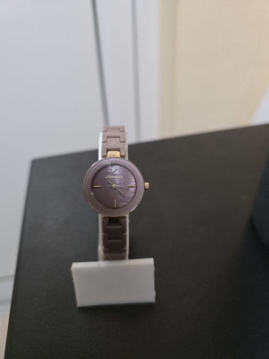 Часовник Anne Klein с диамант