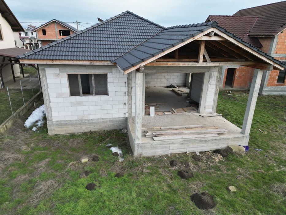 Casă la roșu în Livada, teren 600 mp